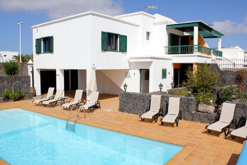 Villa Leonard — 4-Star Luxury Hotel in Playa Blanca, Spain