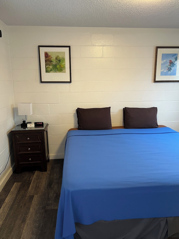 Tip Top Motel Cafe & Bakery - photo 29