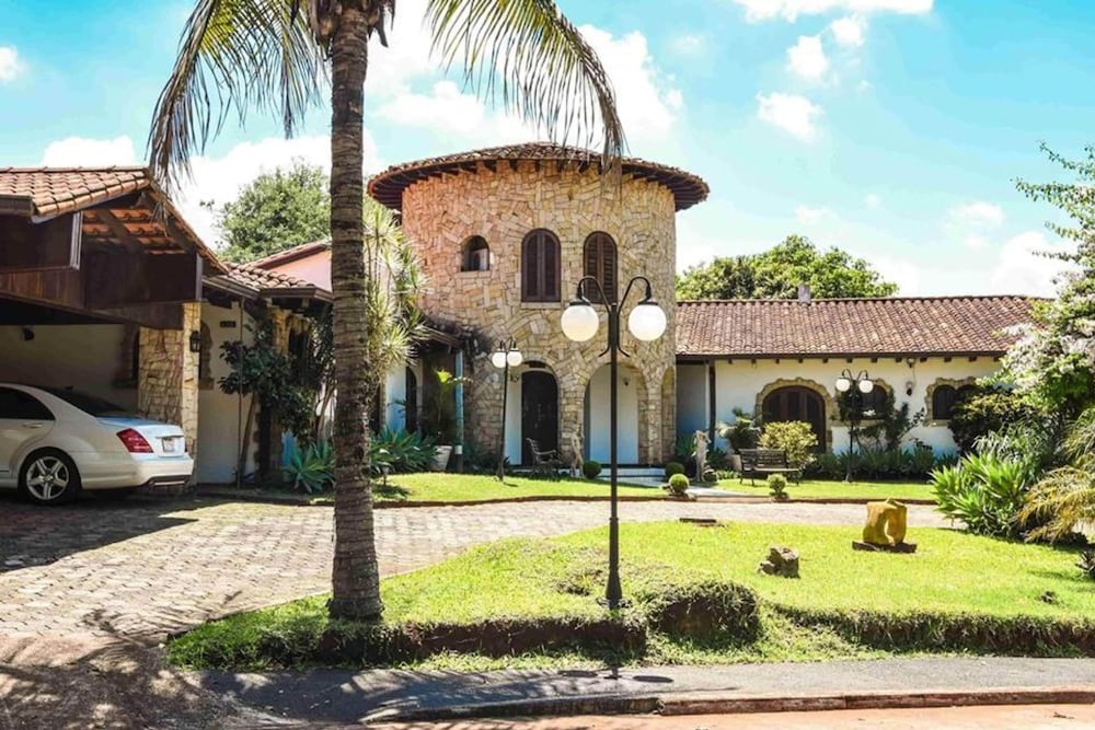 Country Hotel La Tour — 5-Star Luxury Hotel in Ciudad Del Este, Paraguay