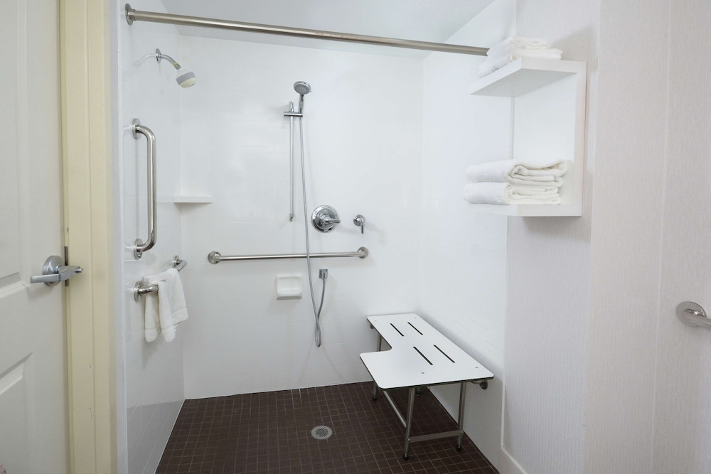 Hampton Inn High Point - photo 26