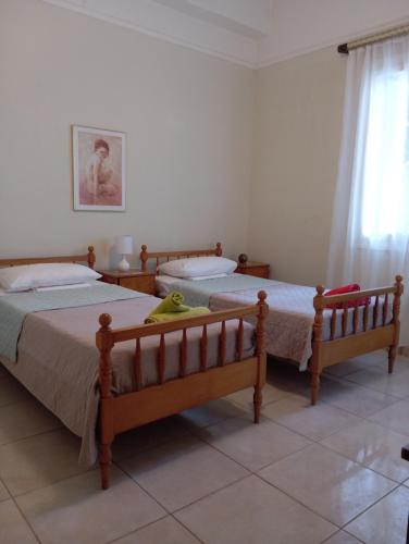 Room With Garden 5 From Metro 2 Beds — Athens