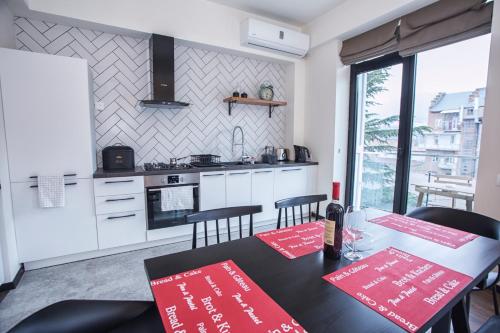 Wehost Apartment On site Pool & Gym Not Included