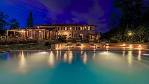 Il Cerreto 11 Emma Villas — 4-Star Luxury Hotel in Pontedera, Italy