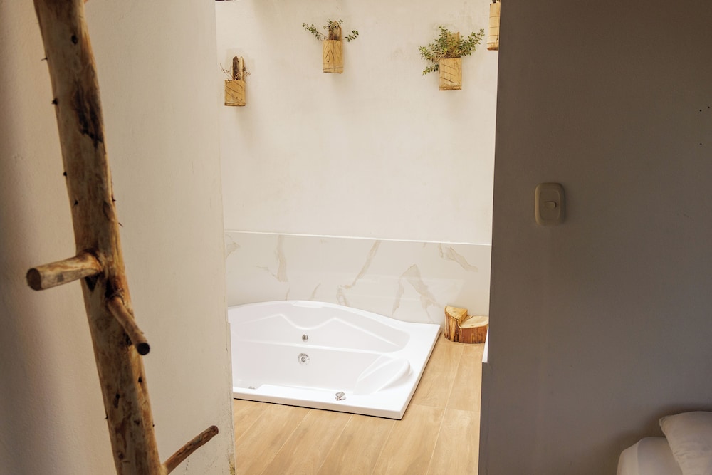 Montana Eco Hotel — Marinilla