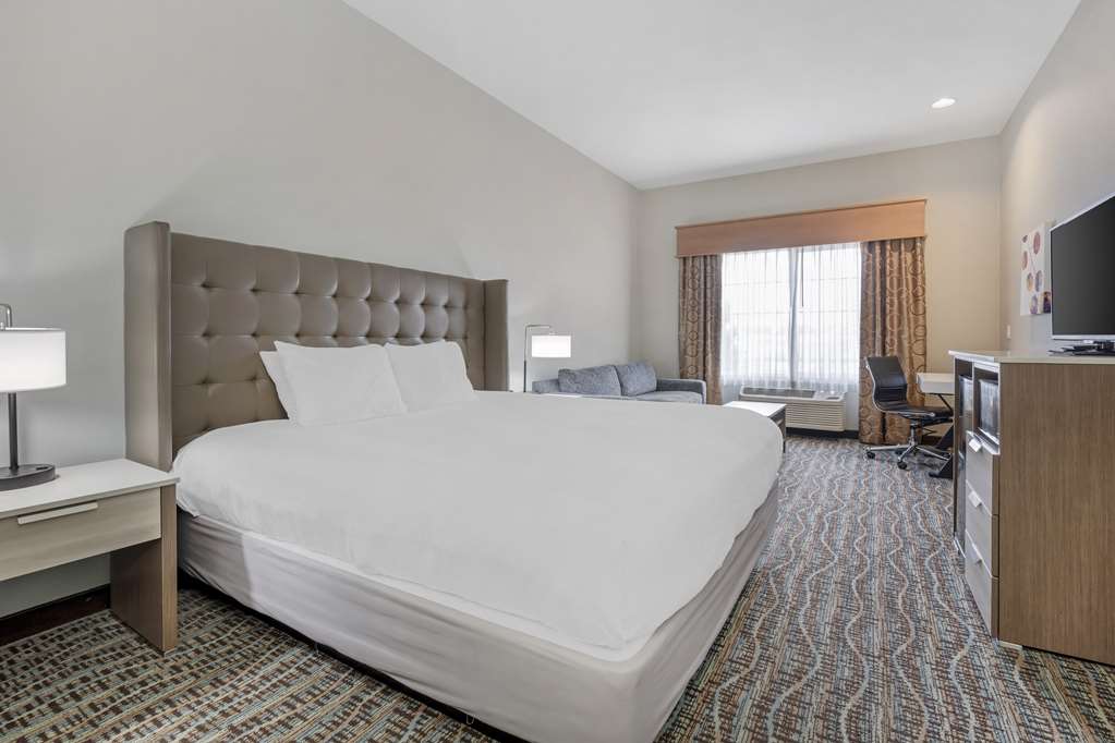 Best Western Plus Peppertree Inn At Omak - photo 8