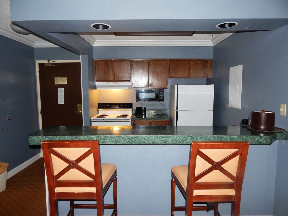 Richmond Suites Hotel - photo 21