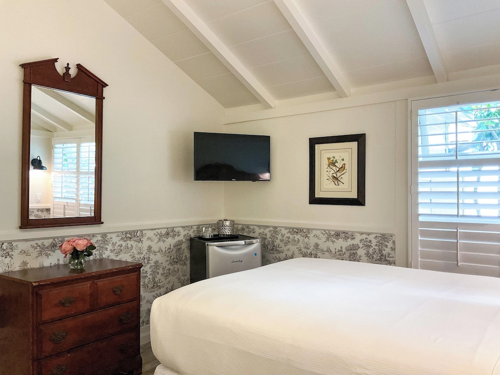 Carmel Green Lantern Inn - photo 12