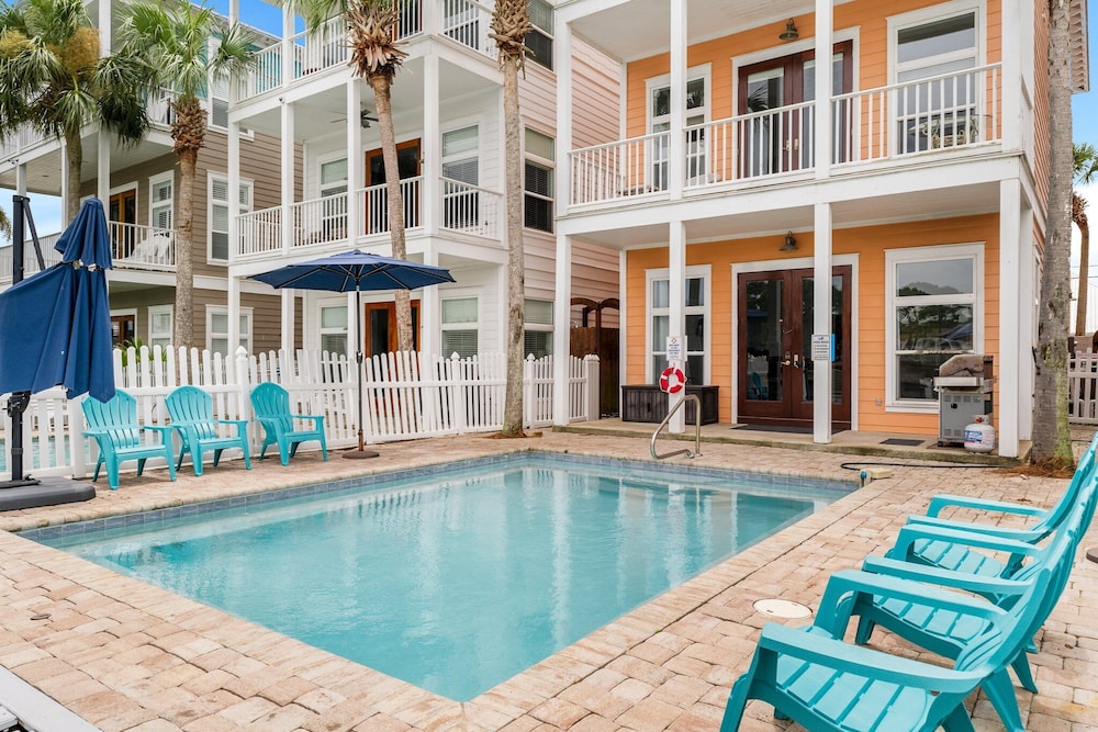 Beach Bay Getaway Bayfront 4BR 4BA House Sleeps 12 Private Pool Boat Dock — 4-Star Luxury Hotel in Panama City Beach, United States