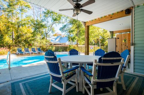 A Sloth's Retreat by Oak Island Accommodations - photo 20