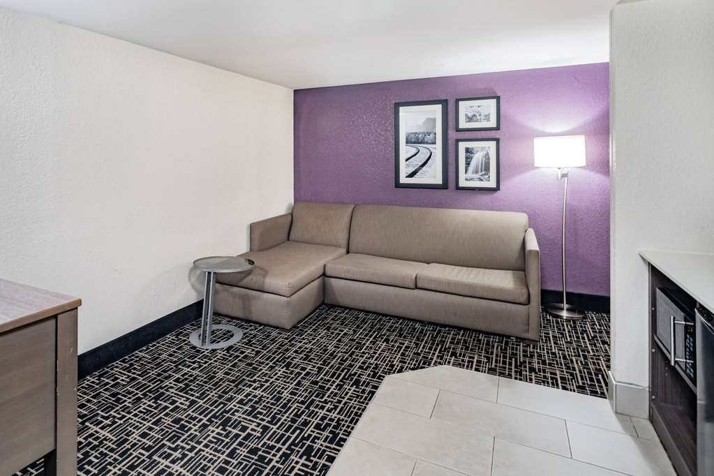 La Quinta Inn & Suites by Wyndham Chattanooga East Ridge - photo 27