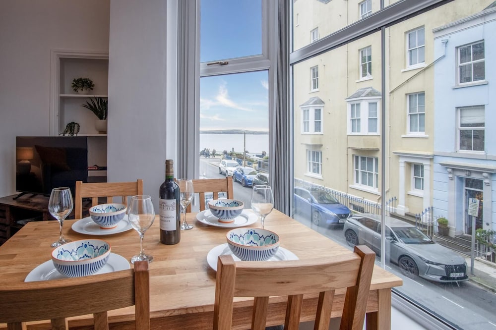 Bay View 2 Bedroom Apartment Tenby — 4-Star Luxury Hotel in Tenby, United Kingdom