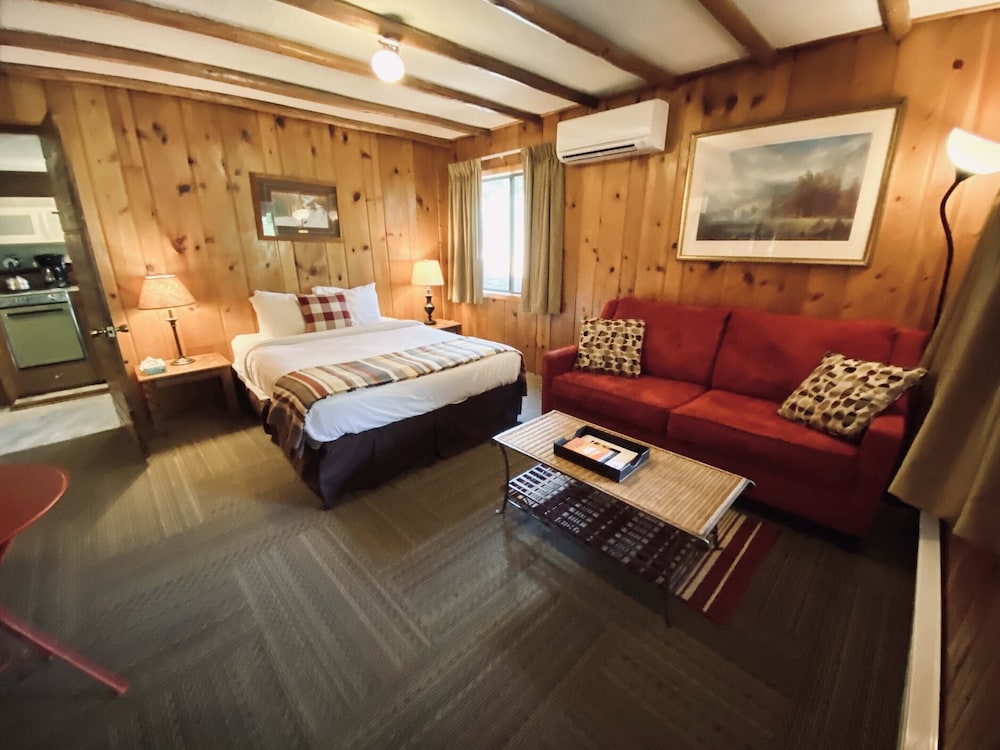 Foot of the Mountain Motel - photo 13