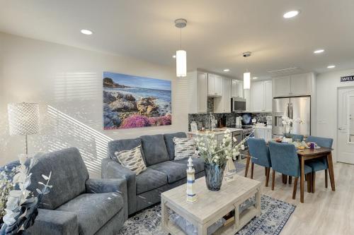 3957 Lighthouse Landing Duplex — 4-Star Luxury Hotel in Pacific Grove, United States