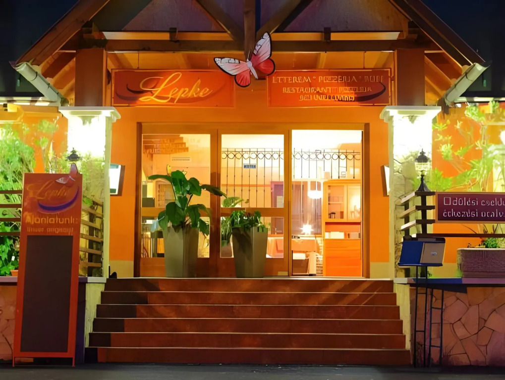 Lepke Apartmanház és Étterem in Tihany, Hungary