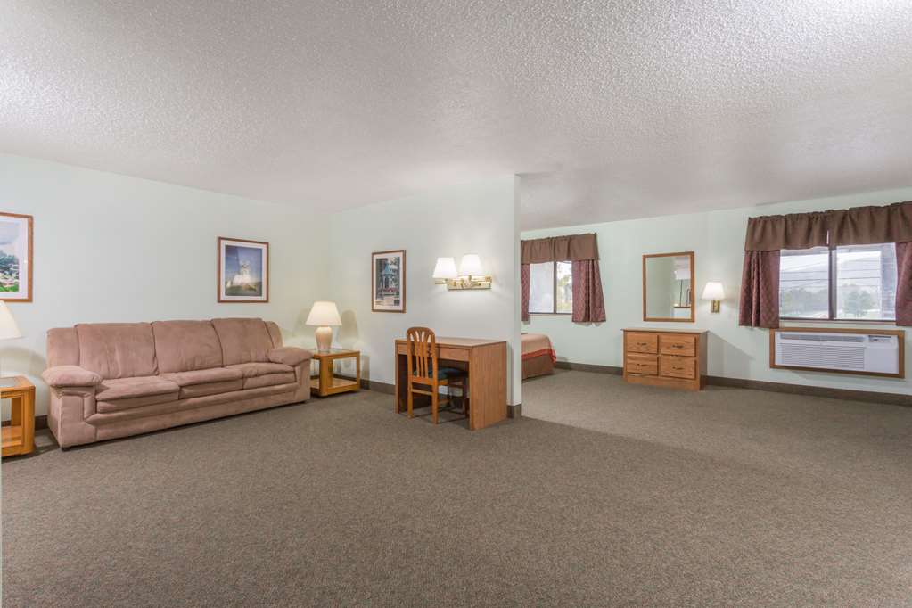 Super 8 by Wyndham Gallipolis Pt Pleasant Area - photo 10