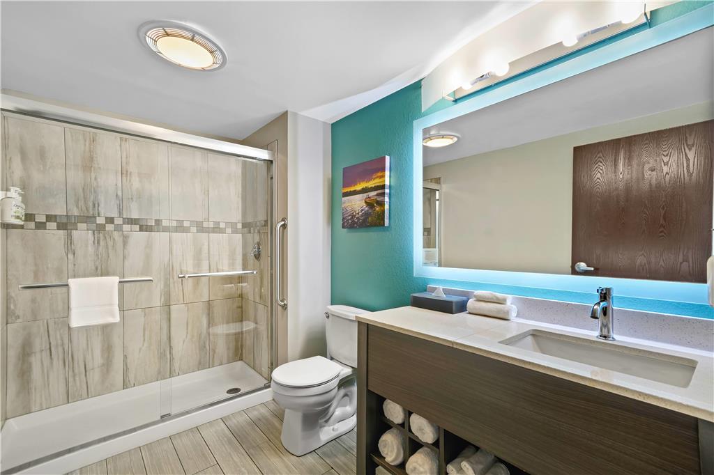 La Quinta Inn & Suites by Wyndham Batavia - photo 28