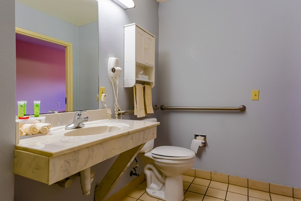 OYO Hotel Yoakum West - photo 31
