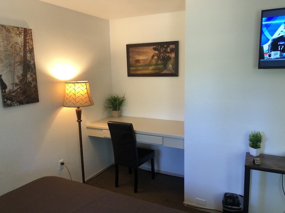 Brownsville Motel - photo 29