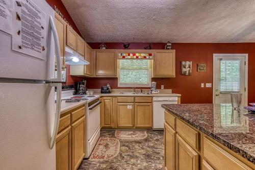 River Song Near River Hot Tub Foosball WIFI 560 FREE tickets each paid day - photo 20