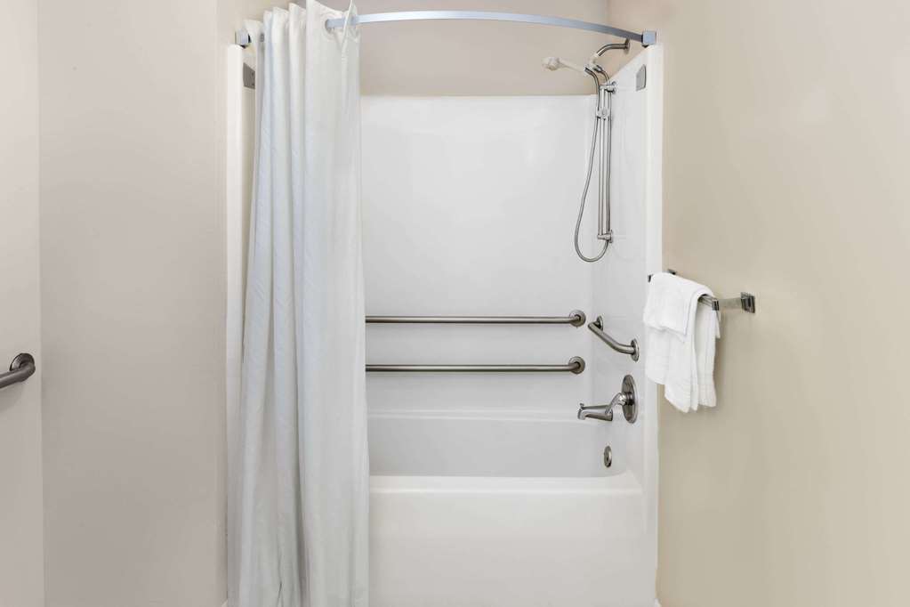 Super 8 by Wyndham Ocean Springs Biloxi - photo 6