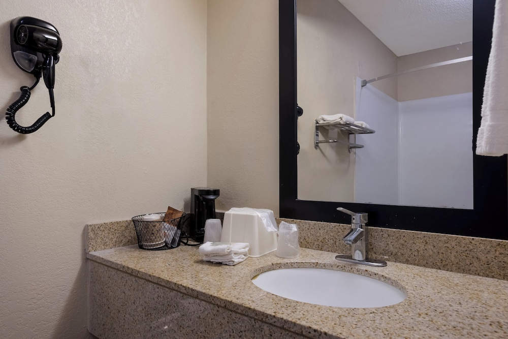 Red Roof Inn & Suites Statesboro University - photo 21