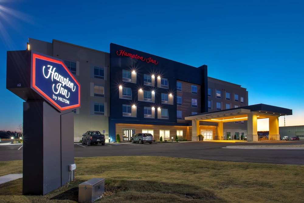 Hampton Inn by Hilton Paris in Paris, United States