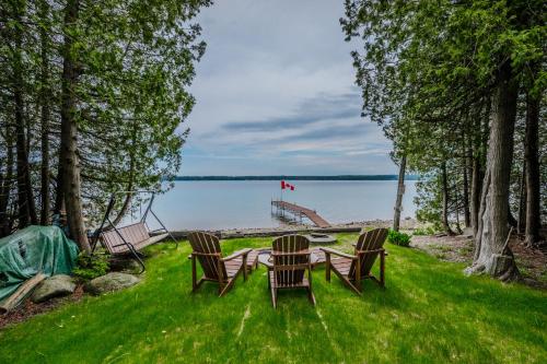 TGIF Serene Waterfront Retreat — hotel near Wiarton Airport