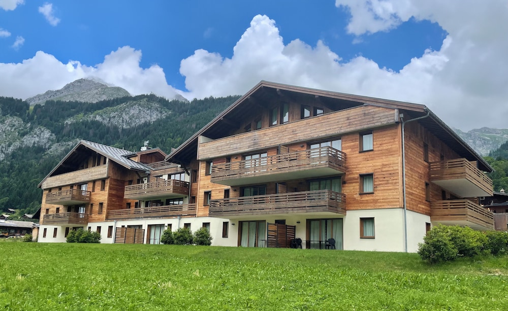 Résidence Terresens Le Flocon Blanc in La Chapelle-Saint-Luc, France