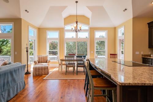 Alta Mira by Oak Island Accommodations - photo 16