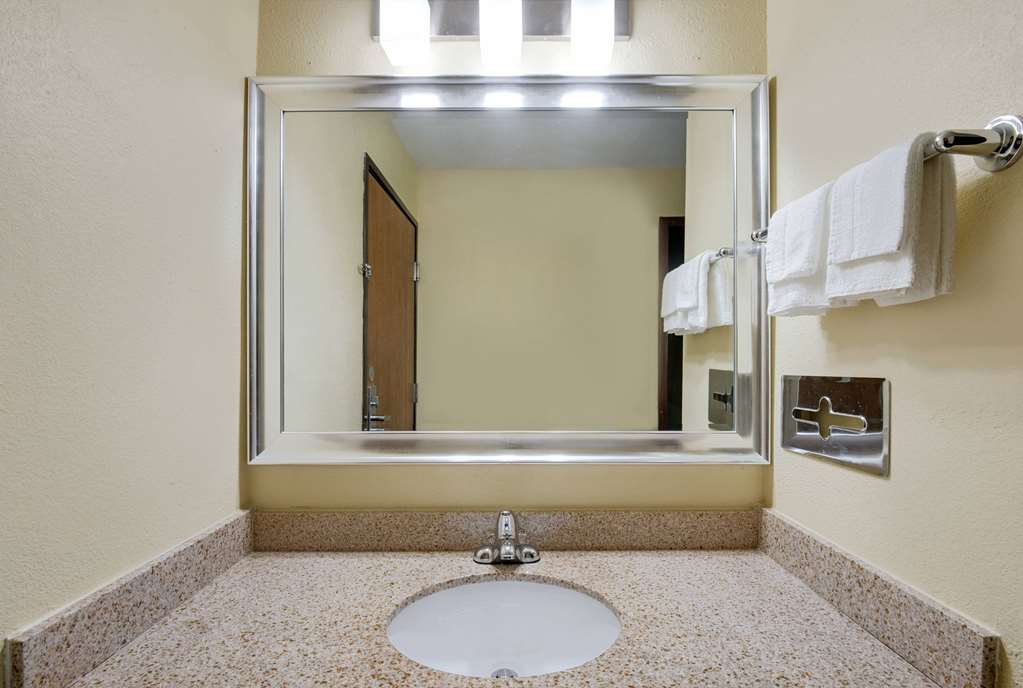 Super 8 by Wyndham Kansas City - photo 6