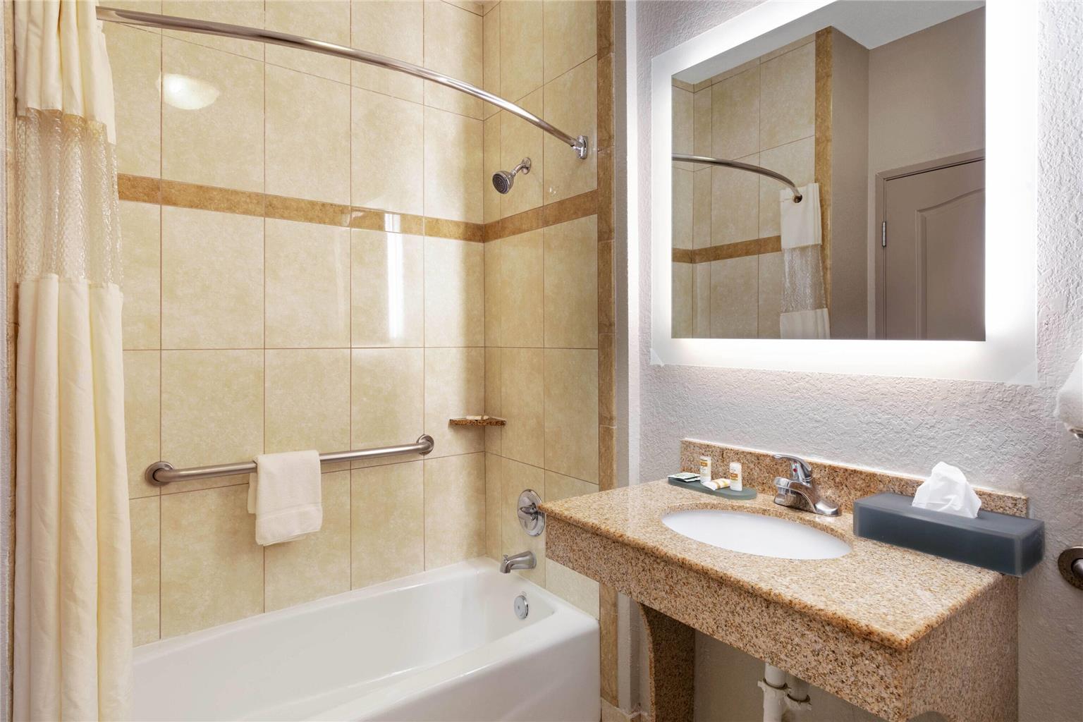 La Quinta Inn & Suites by Wyndham Lindale - photo 16