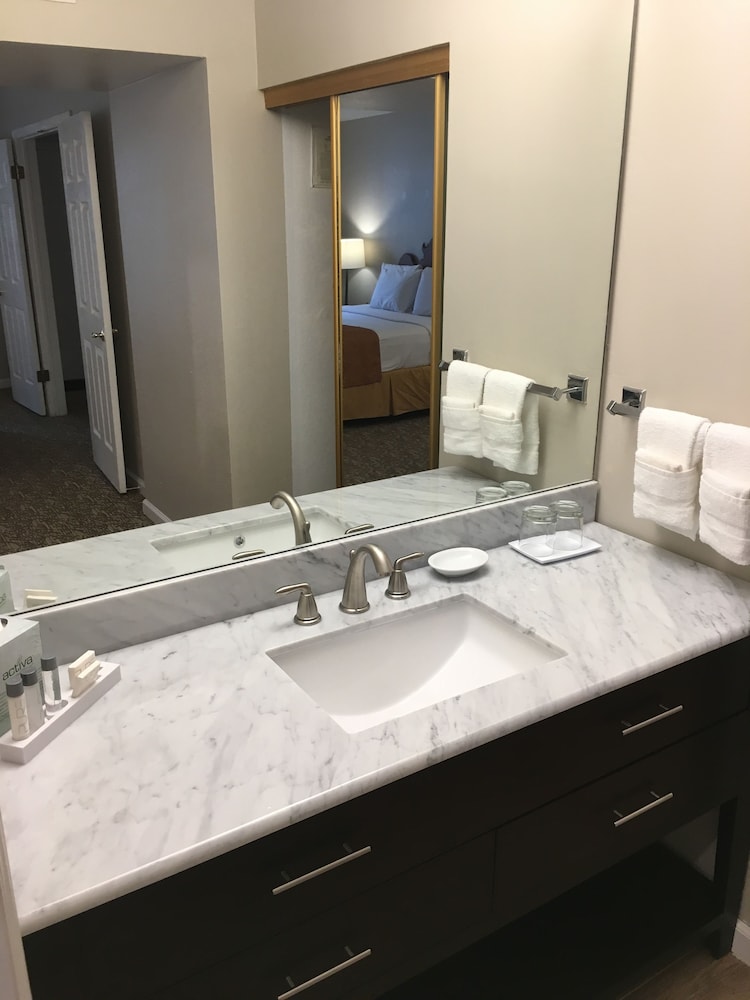 Chase Suites Hotel Brea Fullerton - photo 15
