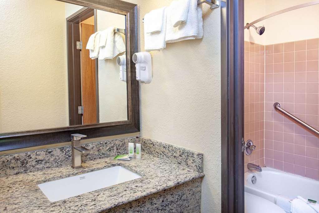 AmericInn by Wyndham Cloquet - photo 16