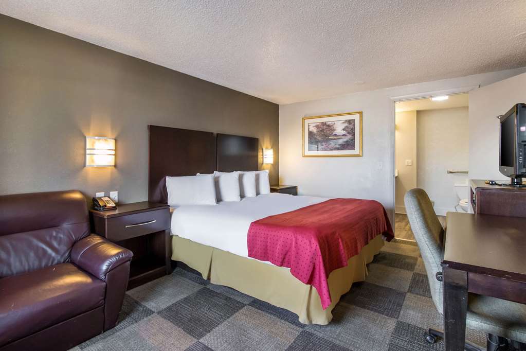 Rodeway Inn Near Hall of Fame - photo 14