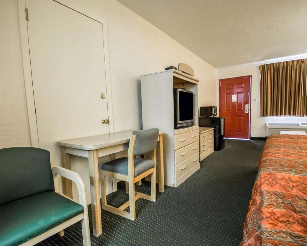 Rodeway Inn Gainesville University Area - photo 17