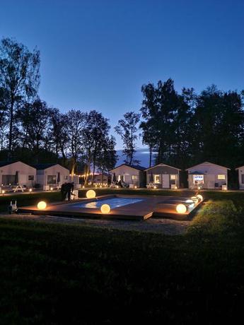 Lumi Resort Domki Letniskowe Z Podgrzewanym Basenem in Rewal, Poland
