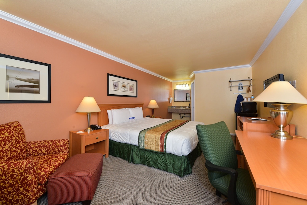Inn By The Sfo - photo 19