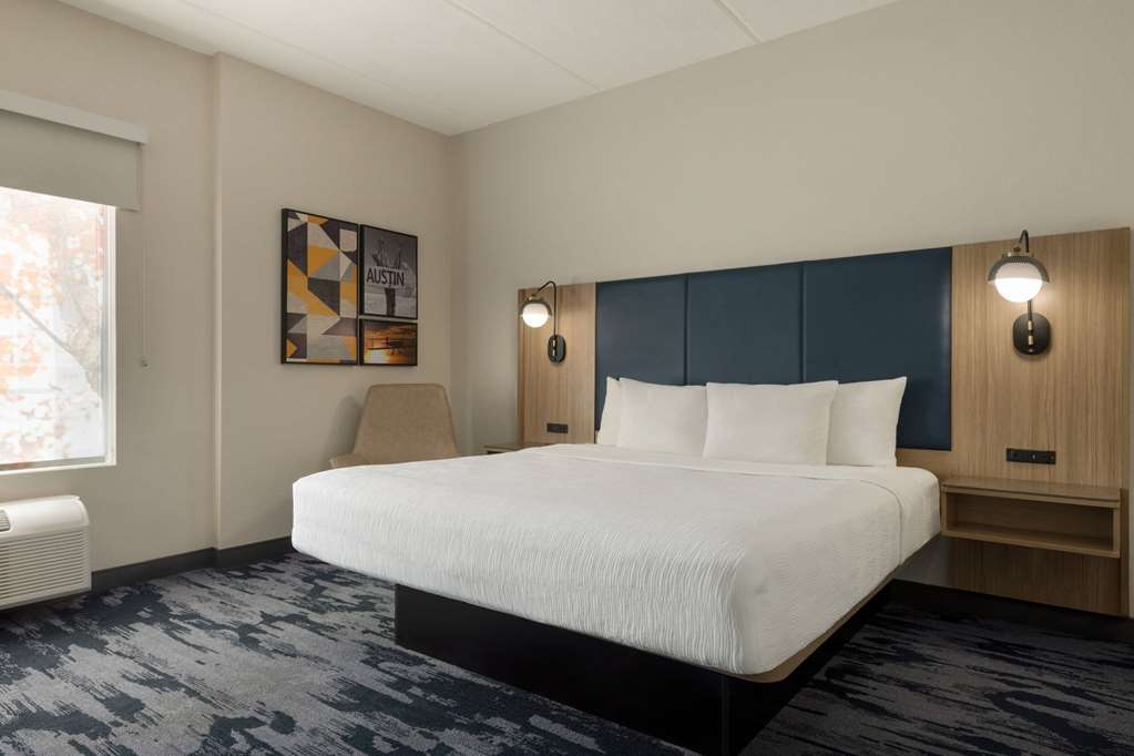 La Quinta Inn & Suites by Wyndham Austin Southwest - photo 27