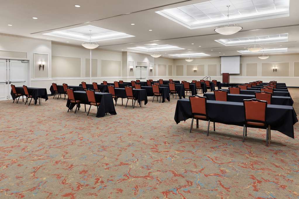 La Quinta Inn & Suites by Wyndham San Antonio Medical Ctr NW - photo 30