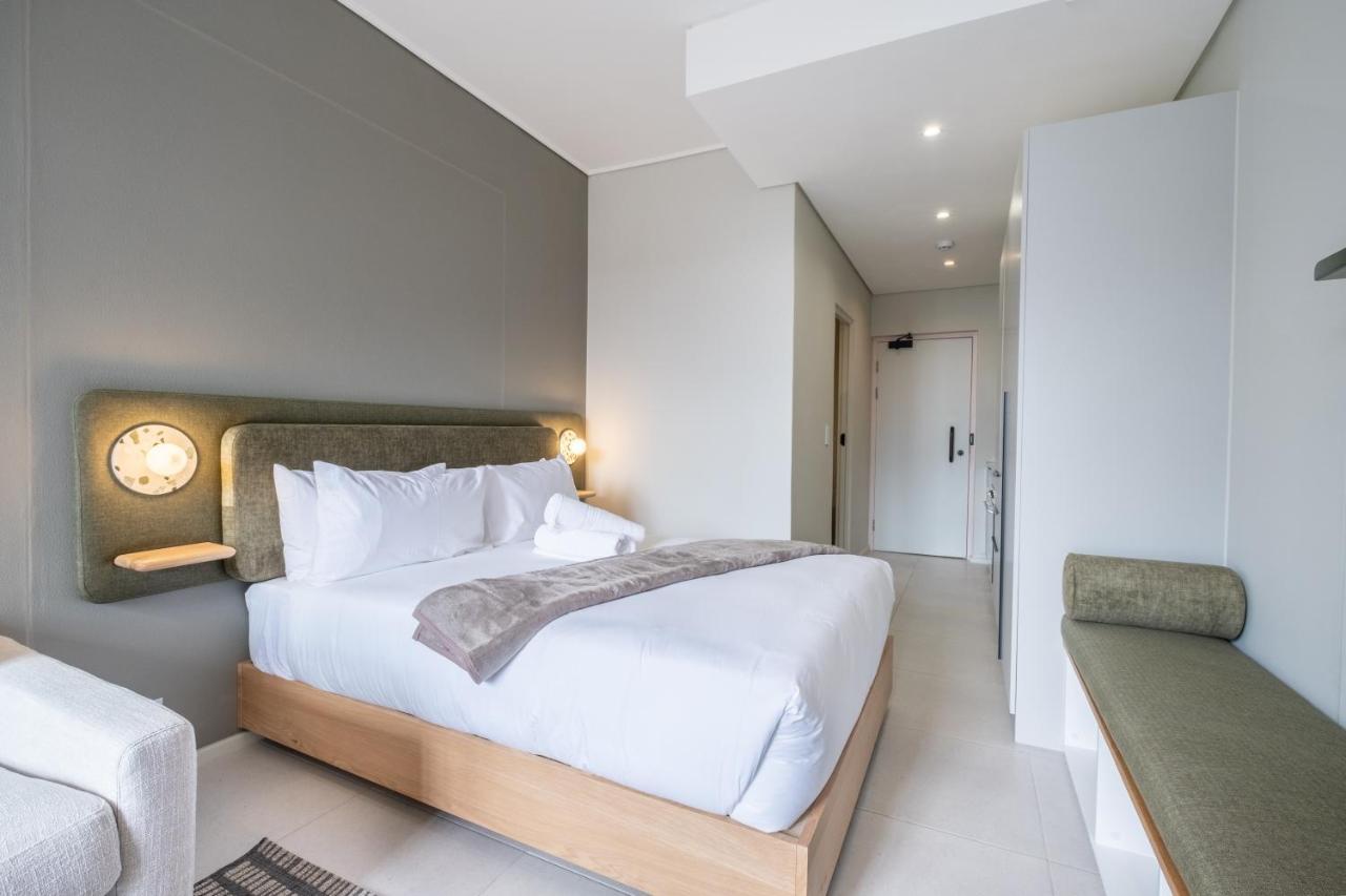 The Rose708: Top Floor Modern City Apartment