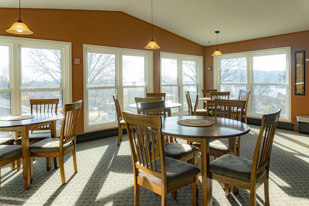 Little Bluff Inn - photo 22