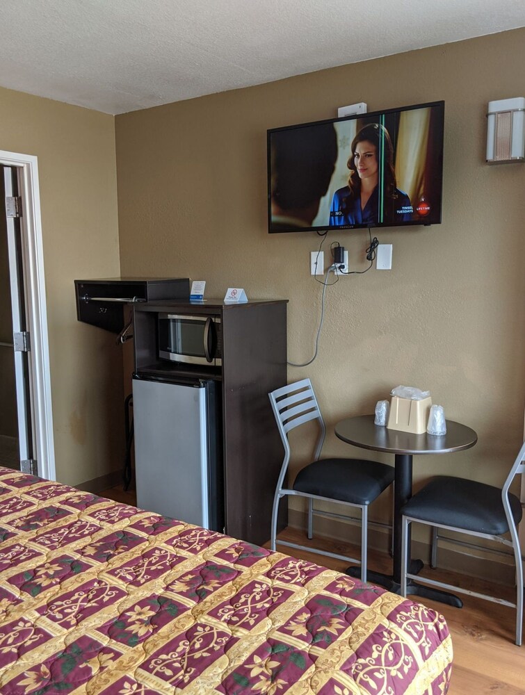 OYO Hotel Lake Charles Hwy 10 - photo 21