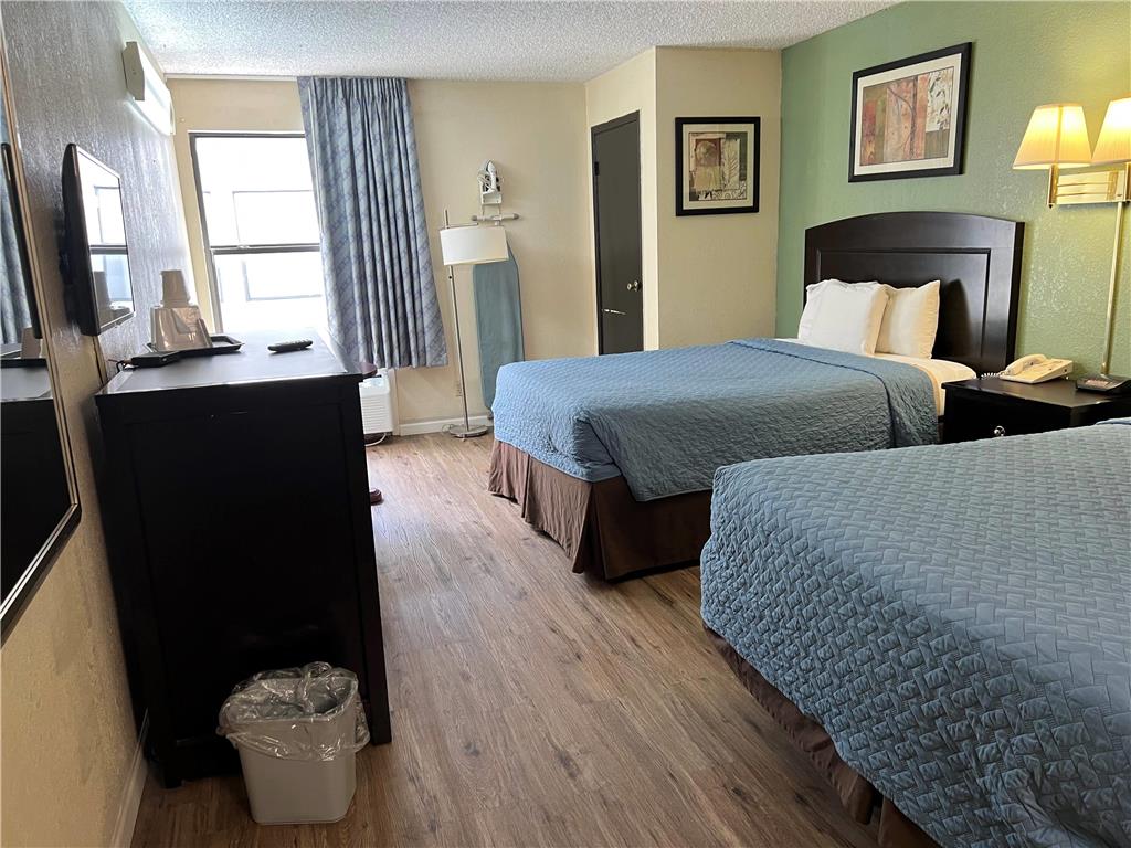 Days Inn by Wyndham Southern Hills ORU - photo 16