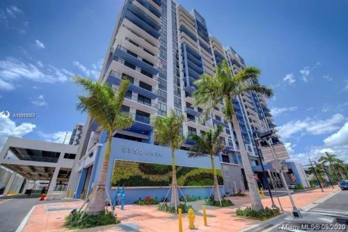 Apartment For Rent 2 Bed 2 Bath 1 Parking Downtown Doral — 4-Star Luxury Hotel in Miami, United States