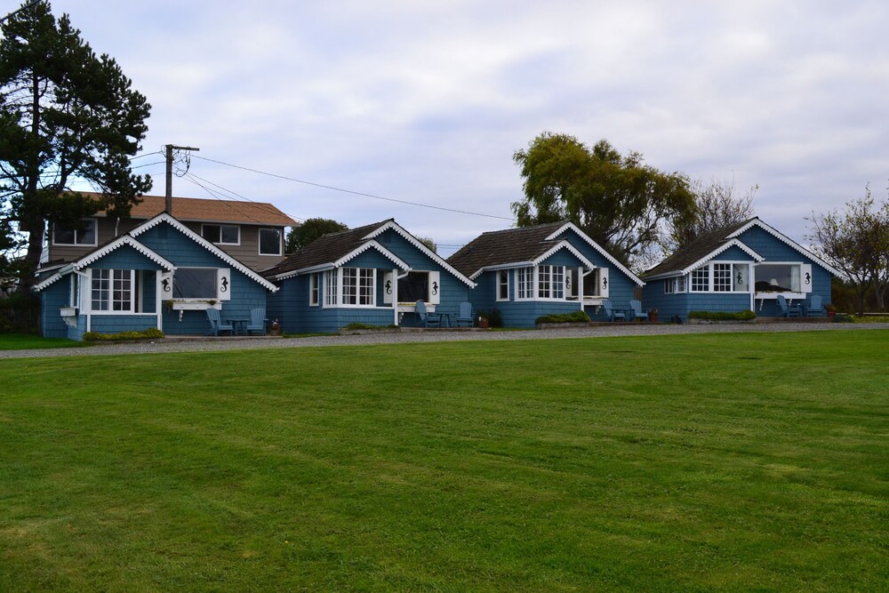 Juan de Fuca Waterfront Hotel & Cottages - photo 26
