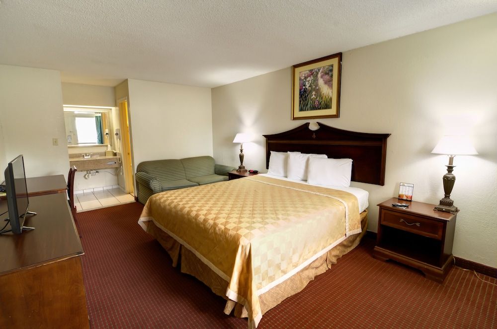 Econo Lodge Oyster Point - photo 16