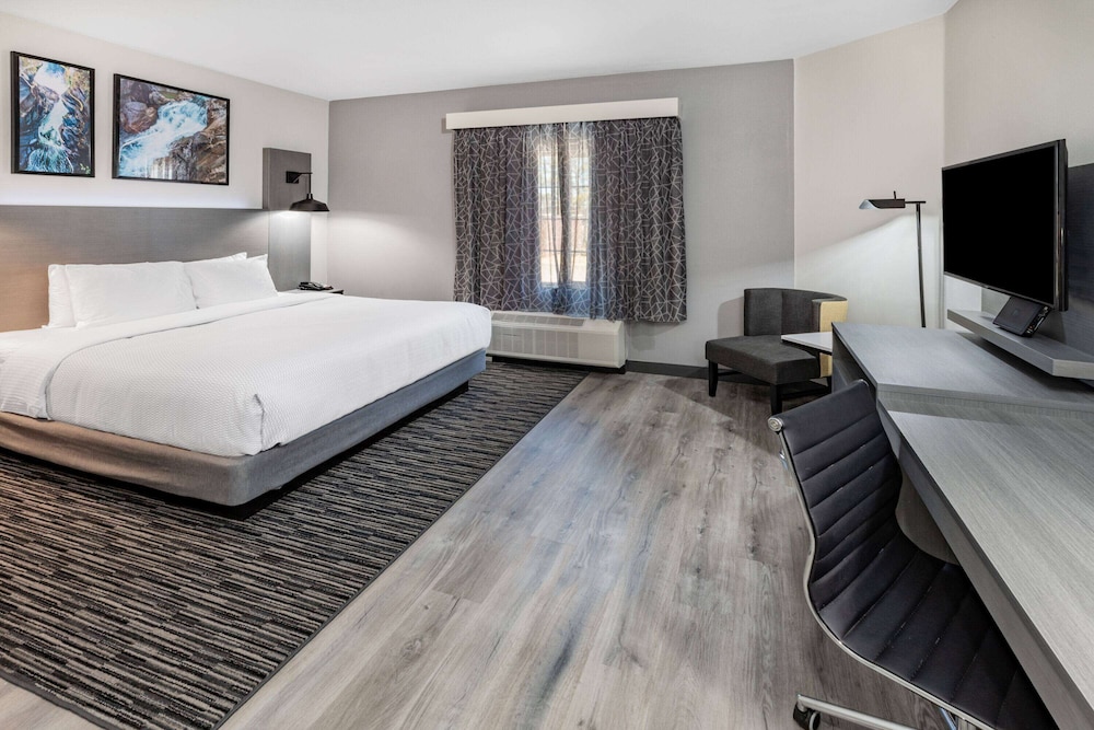 La Quinta Inn & Suites By Wyndham Ardmore - photo 8