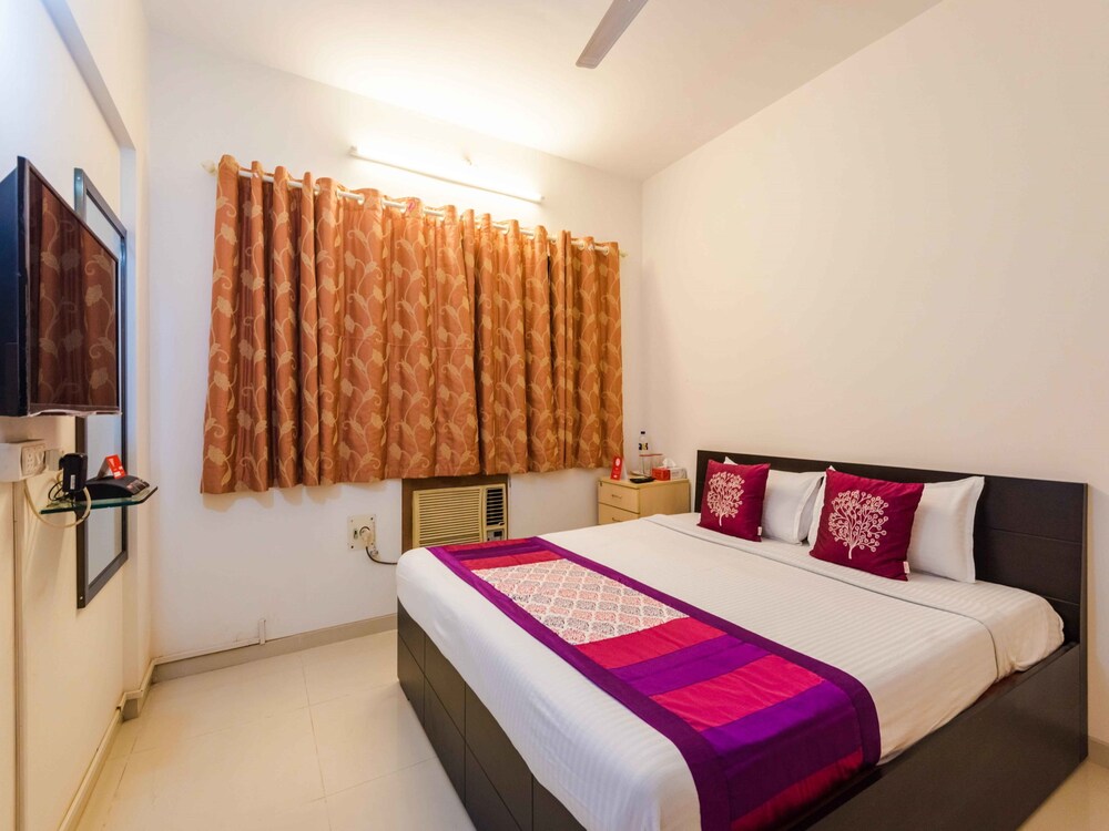 OYO 4573 Apartment near BKC