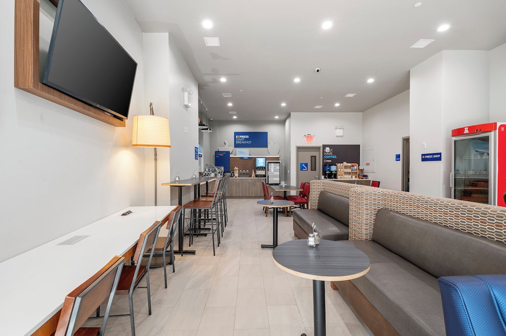 Holiday Inn Express & Suites Bronx NYC an IHG Hotel - photo 2