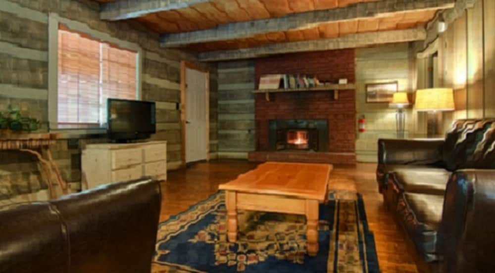 The Smokehouse Lodge and Cabins - photo 40